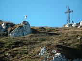 17 Croce e bandiera di vetta 